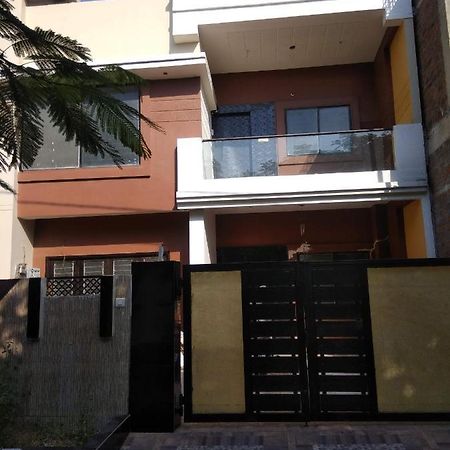 Kalindi Mid Town Villa Indore Buitenkant foto