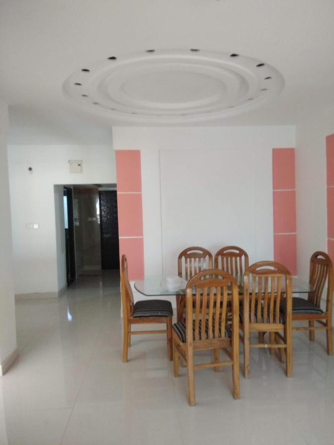 Kalindi Mid Town Villa Indore Buitenkant foto